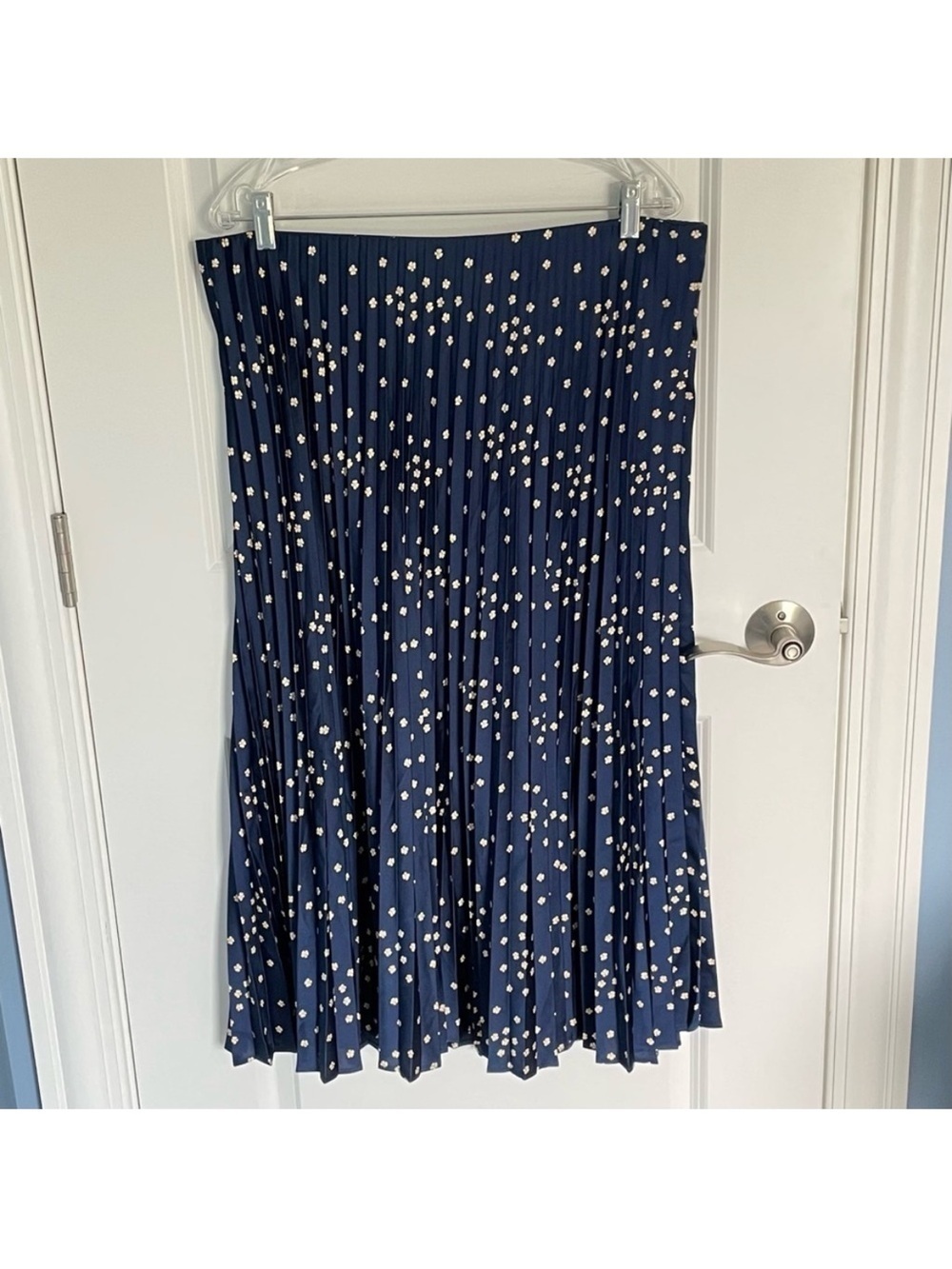 J. Crew Navy Blue Tiny Bloom Print Pleated Pull On Midi Skirt new size XL - Picture 4 of 9
